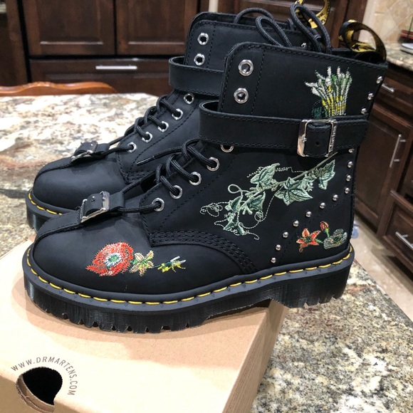 dr martens gomez